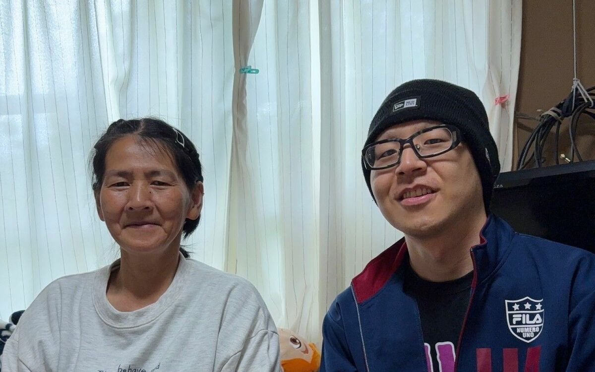 「生まれてきて良かった」両親が知的障害者で児童養護施設で育ったYouTuber(32)が語る、月2回会う母親への本音 | 文春オンライン