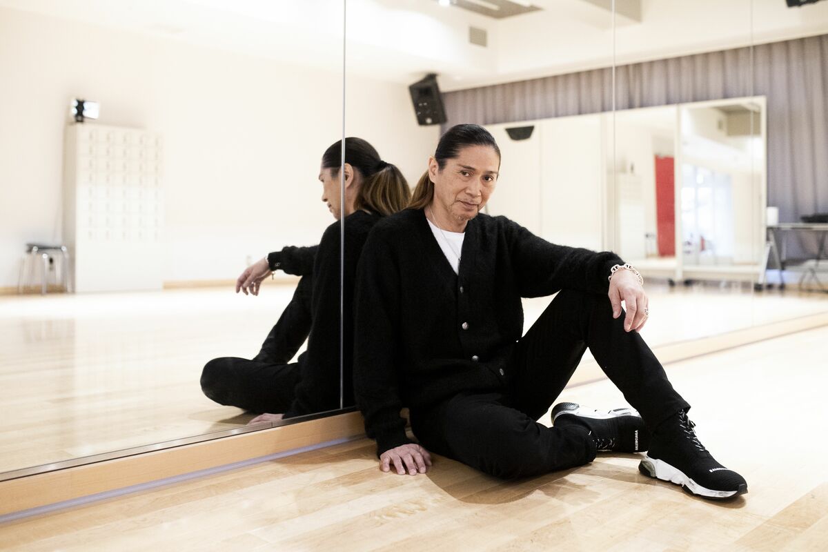 [写真](16ページ目)15歳から踊り続け…還暦を迎えたTRFダンサーSAMは“老い”とどう向き合うのか「70に向けてそろそろ髪を切りたい ...