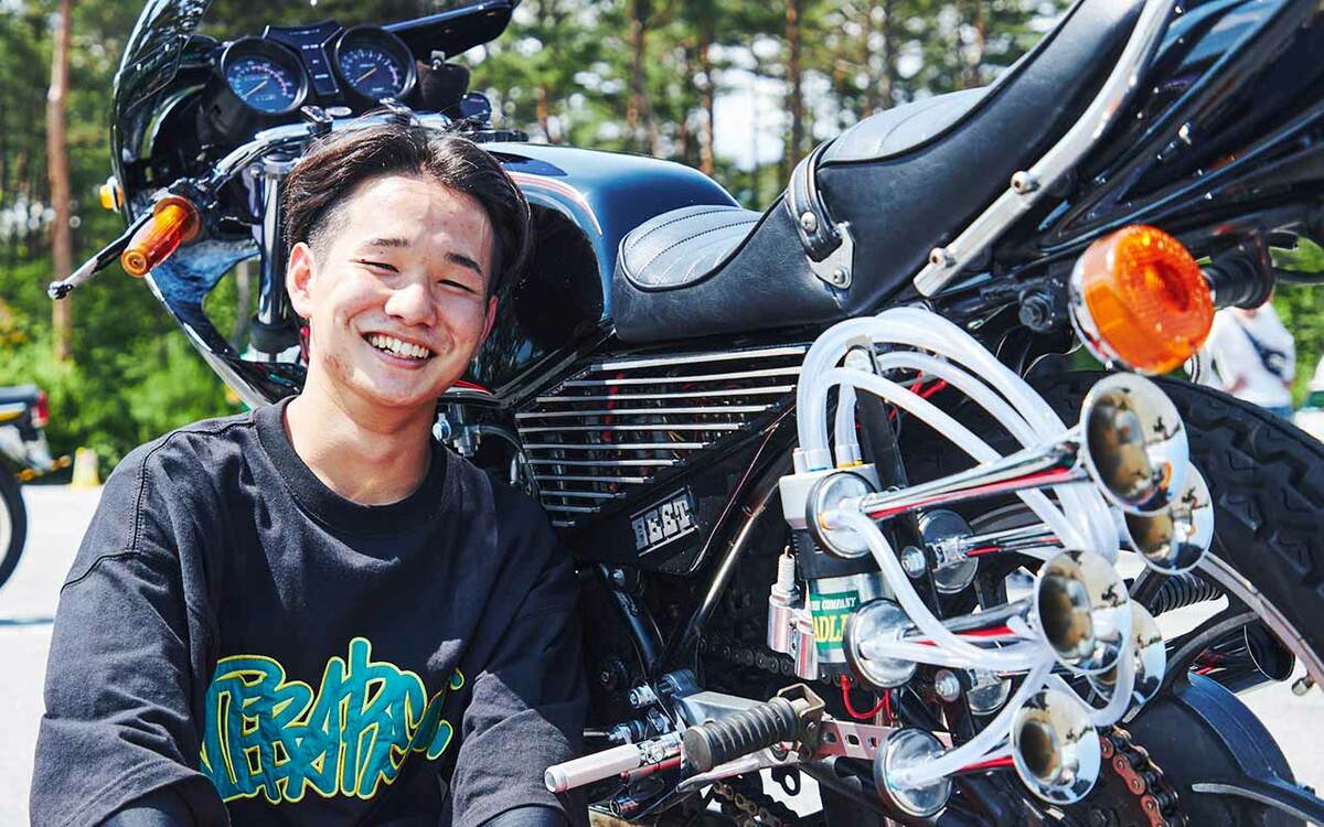 家族からは みっともない と言われ 会社には乗っていけない それでもバイクを族車仕様に改造し続ける令和っ子の 真っ直ぐな気持ち 文春オンライン