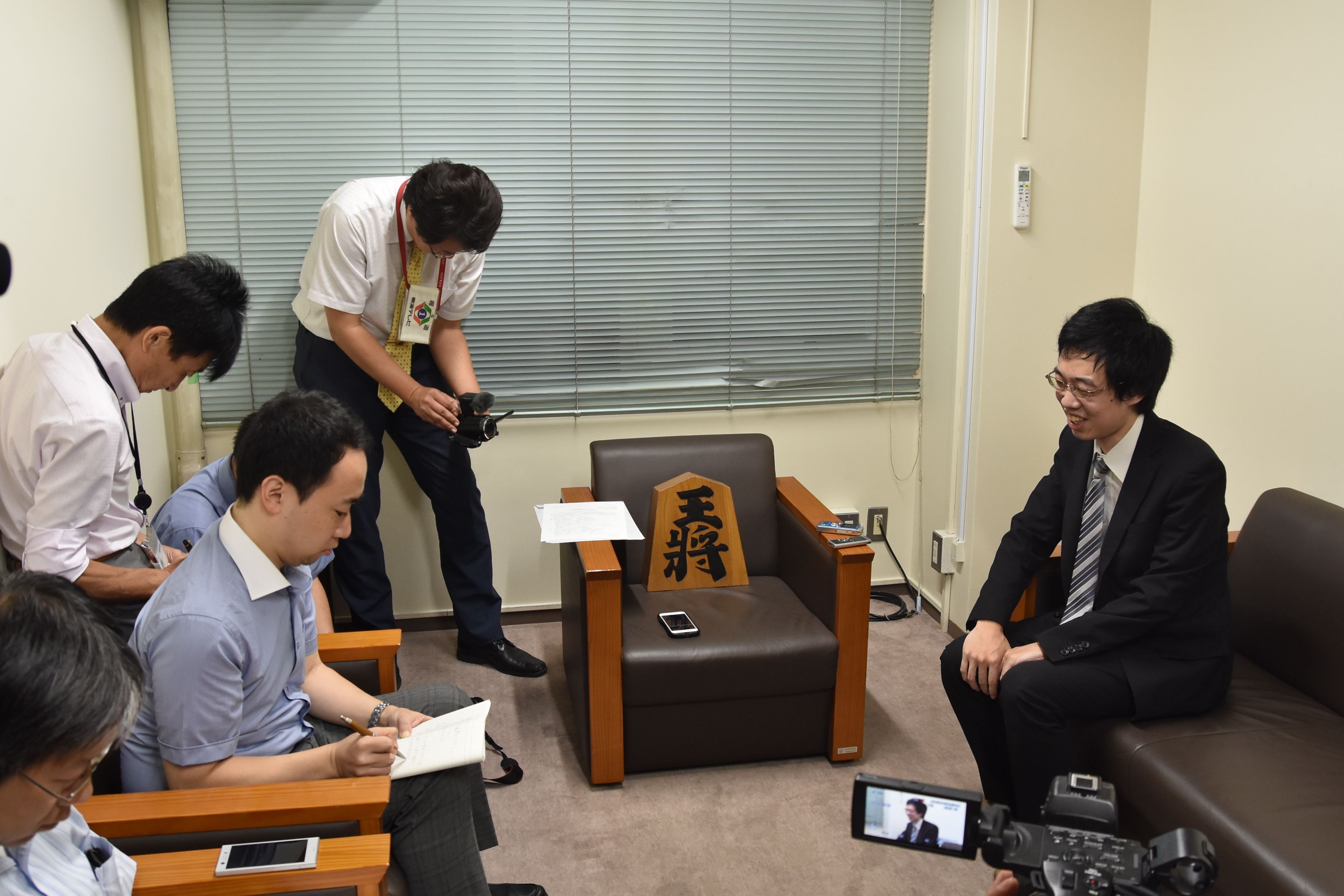 写真 5ページ目 藤井聡太七段とは一局でも多く当たりたい 多くのドラマを経て 新四段2人がデビュー 観る将棋 読む将棋 文春オンライン