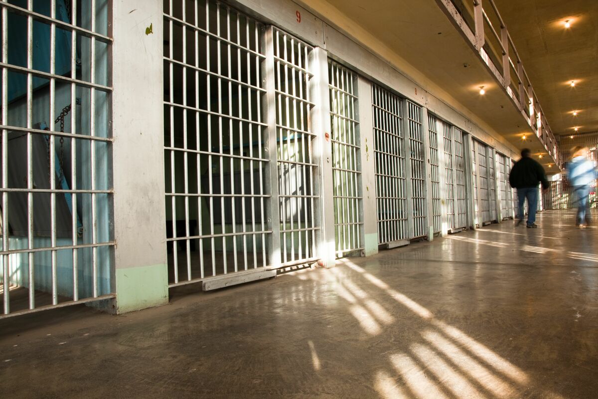 [写真](3ページ目)スプーンでの食事が精一杯、受刑者が受刑者を“老老介護”…刑務所が直面する「高齢化問題」 | 文春オンライン