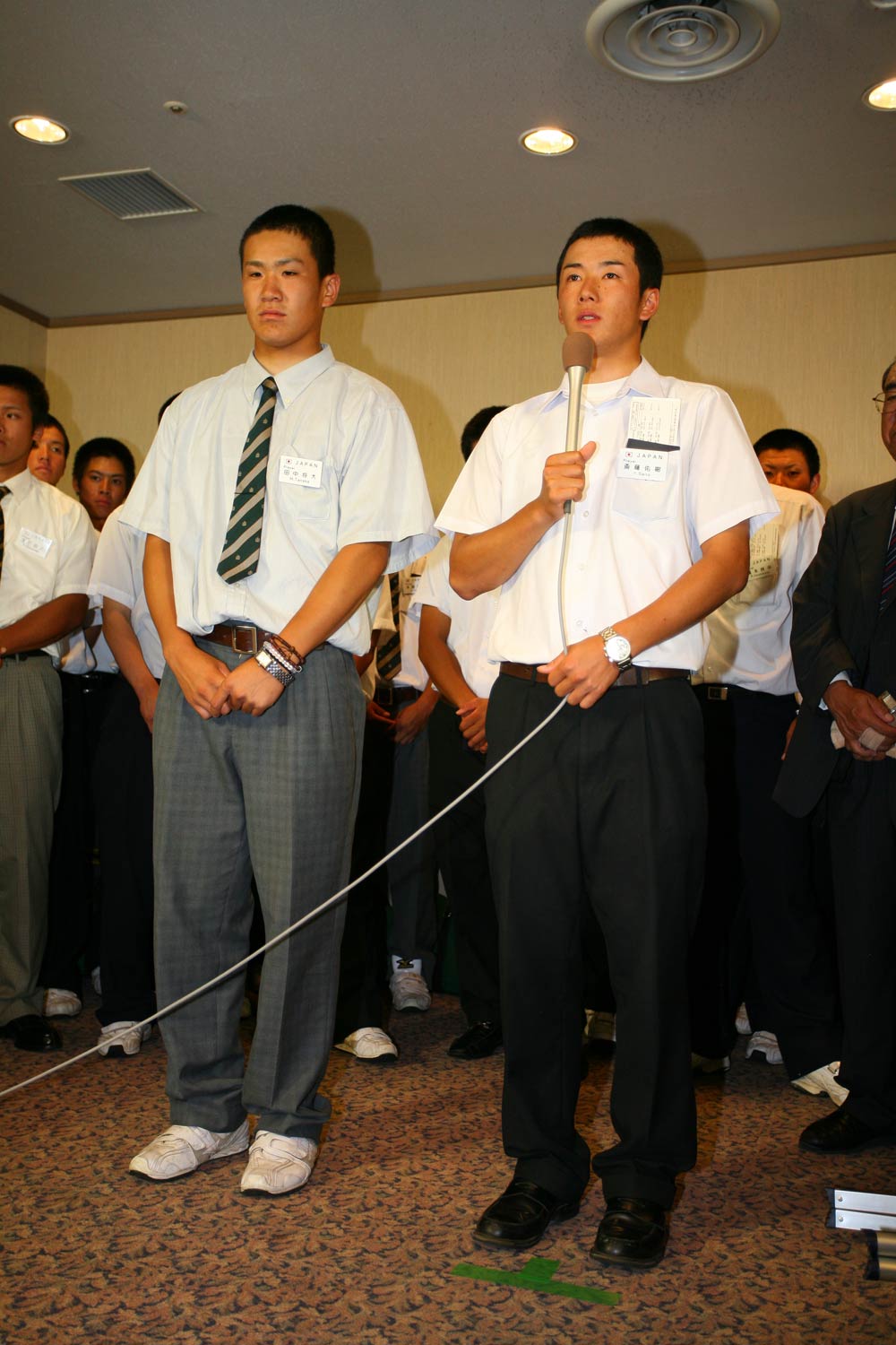 【激レア】当時のJKによる新聞記事つき2006甲子園ハンカチ・マー輝け甲子園 写真]「マー君に特別な意識はなかった」ハンカチ王子・斎藤佑樹が