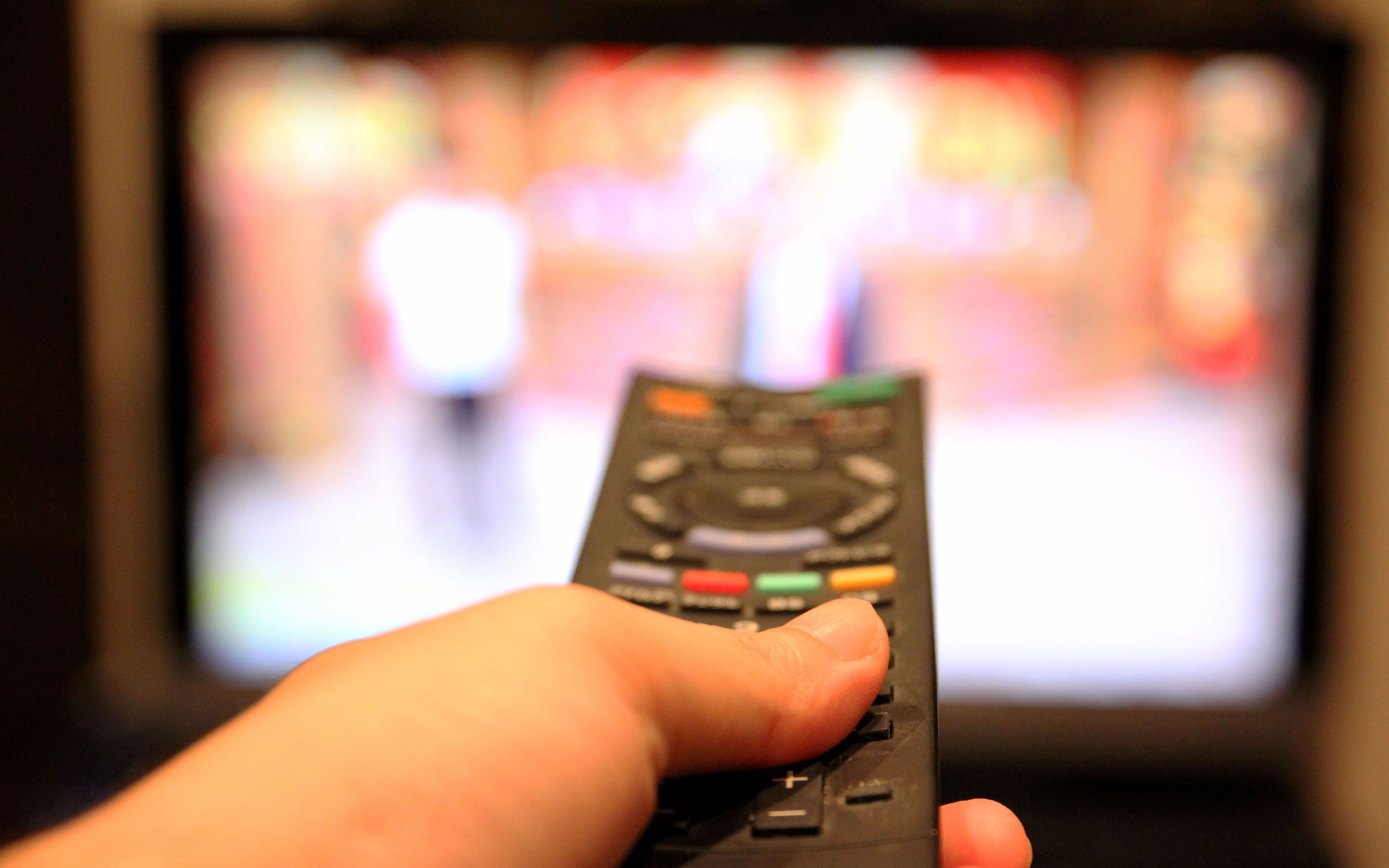 4ページ目 Mcや紅白司会もやった内村光良がそれでも上を目指すワケ どうやったらもっと売れるか 毎日悩んでいる ロケ空き時間は休憩せずに物書きを 文春オンライン