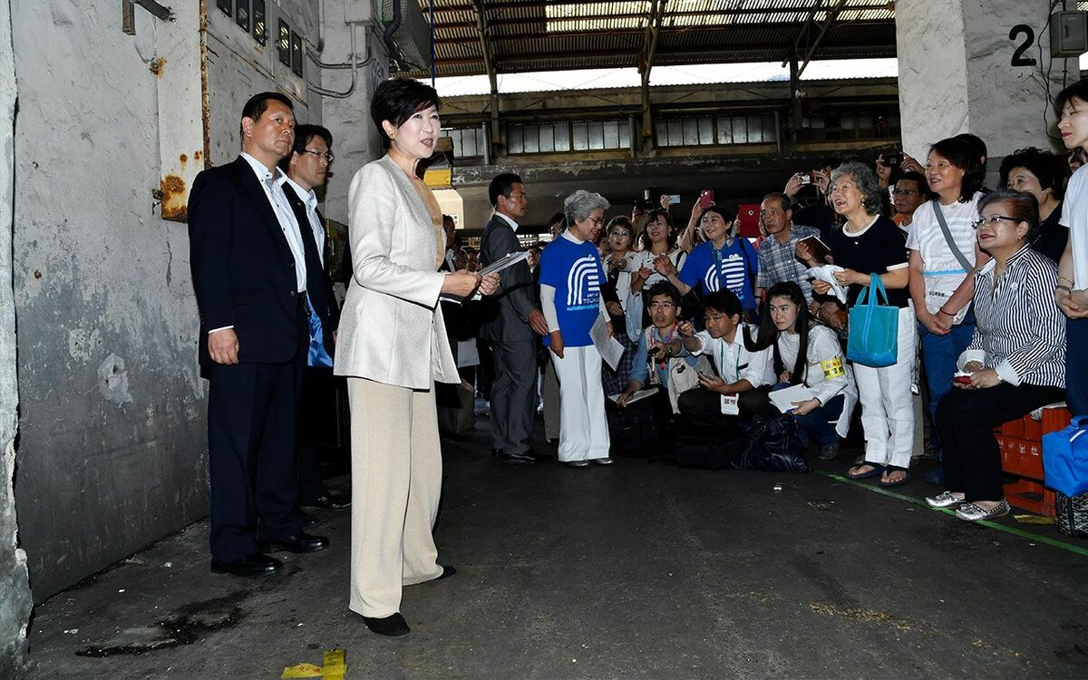 (2ページ目)「ジャンヌ・ダルクは火あぶりになるからイヤ」築地の女性たちが絶望した小池百合子の“二枚舌” 文春オンライン