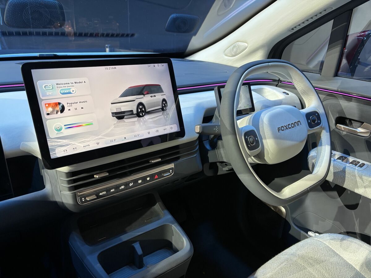 [写真](3ページ目)「HV車より安く販売しても利益が出る」“日産・ニデック出身”関潤氏が鴻海の強みを力説 “日本市場攻略車”EVはトヨタの ...