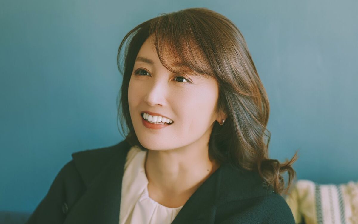 SMAPと番組で共演も「私たち、ここにいるの奇跡じゃない?」16歳でアイドルデビュー→伝説のグループに所属した井上晴美が語る、90年代“あの頃”の芸能界の空気感 | 文春オンライン