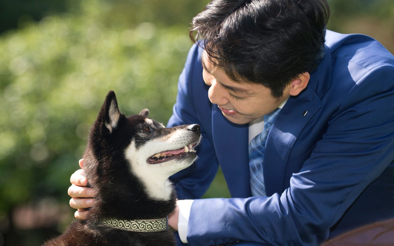 北海道知事 鈴木直道 38 愛犬 まめ から教わる政治家としての姿勢 文春オンライン