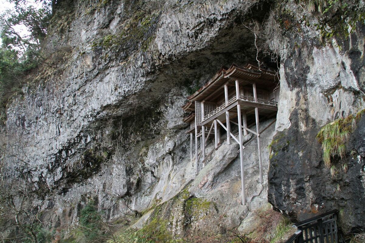 [写真]高知県の絶景神社「聖神社」参拝レポート：断崖絶壁の岩窟に建つ