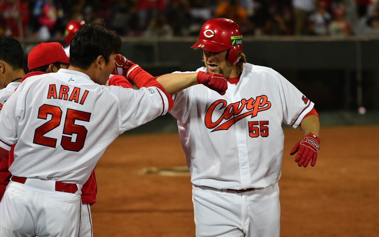 広島 助っ人の家族を支える 編成部国際業務課 のお仕事 文春オンライン