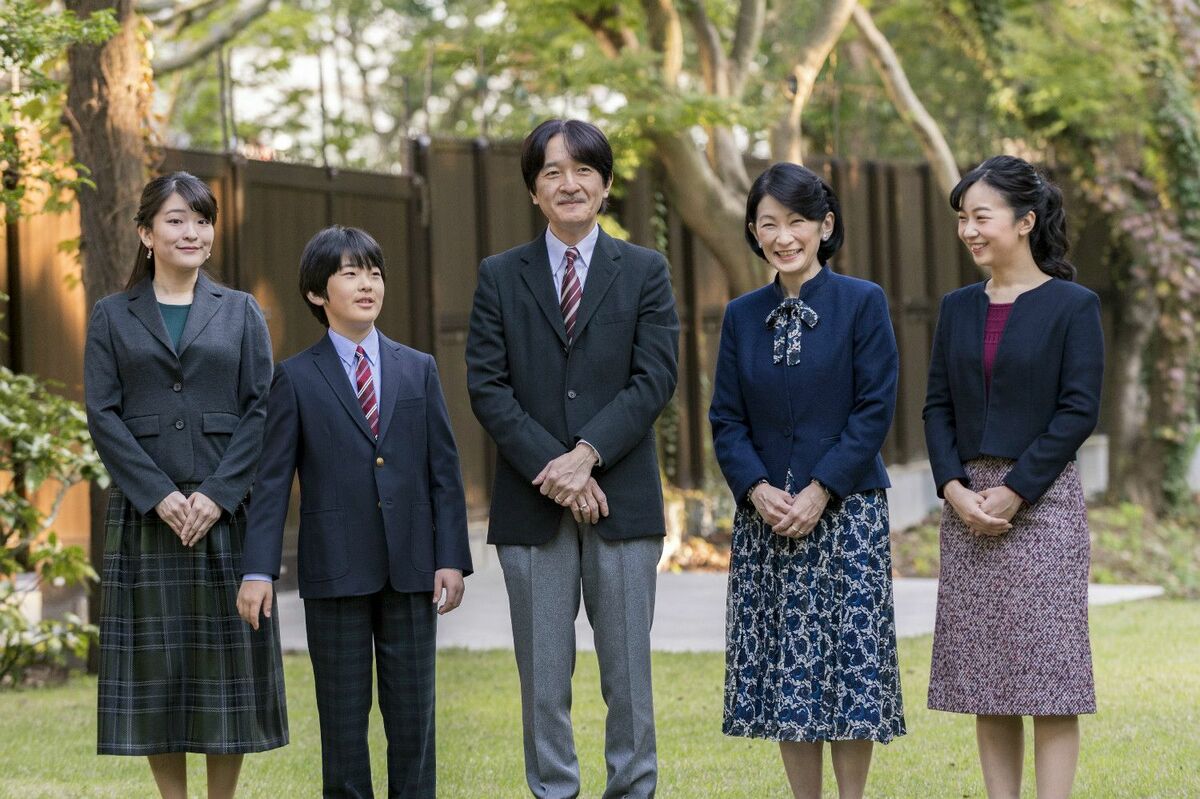 [写真]眞子さまと小室圭さん 婚約報道から3年「結婚の可能性」とご両親の「夫婦関係」 | 文春オンライン