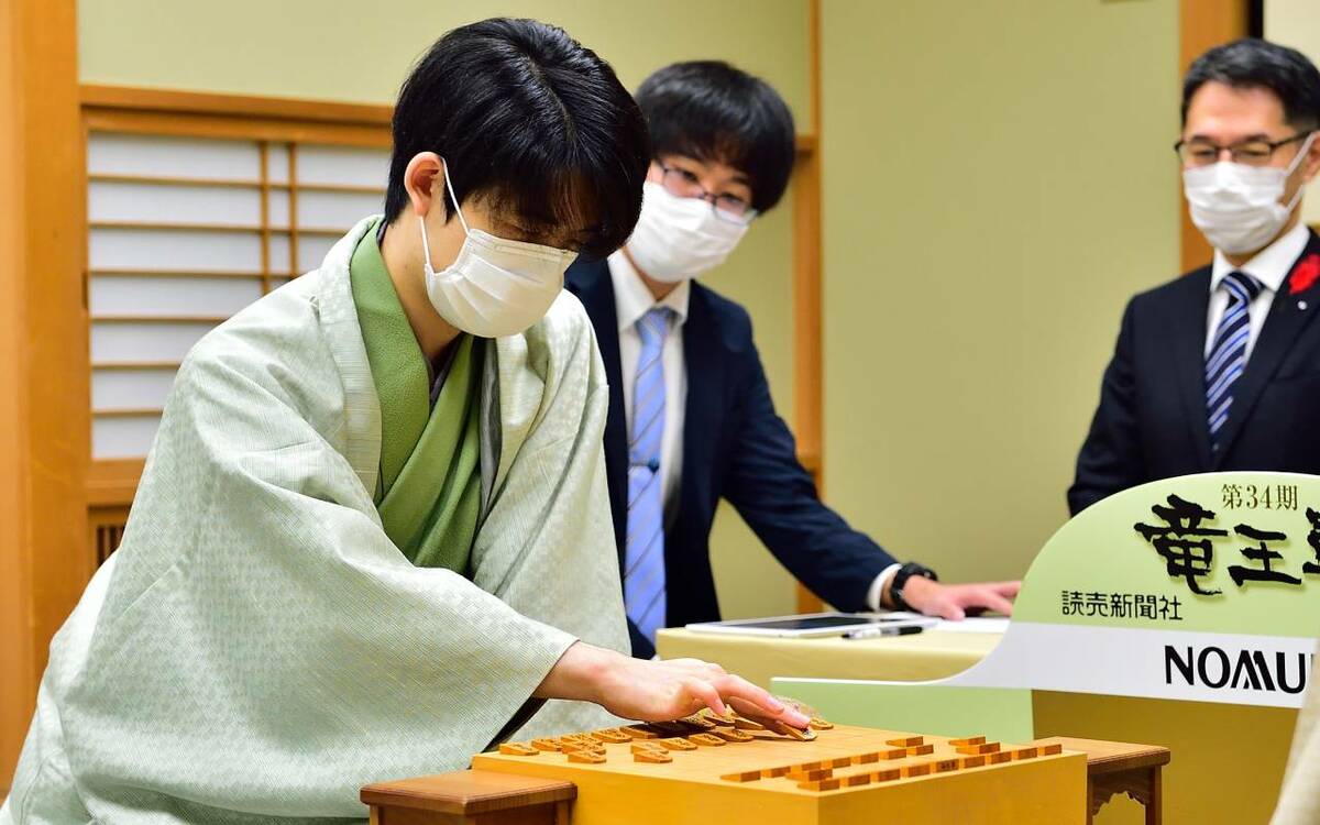 藤井聡太竜王は19歳にして「序列1位」で名実ともにトップ棋士に 将棋界における序列とは何か | 観る将棋、読む将棋 | 文春オンライン