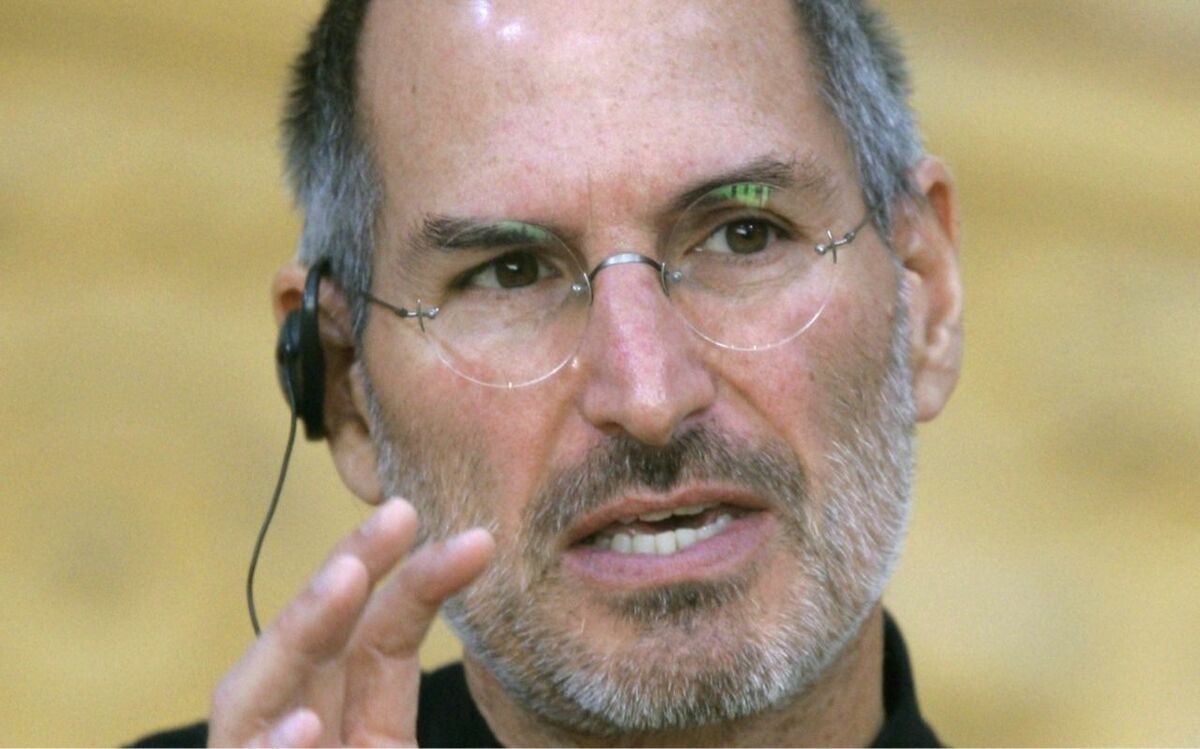 スティーブ・ジョブズが果たした、ある禅僧との“運命的な出会い”「彼には奥さんと2人の子どもがいてね…」 | 文春オンライン