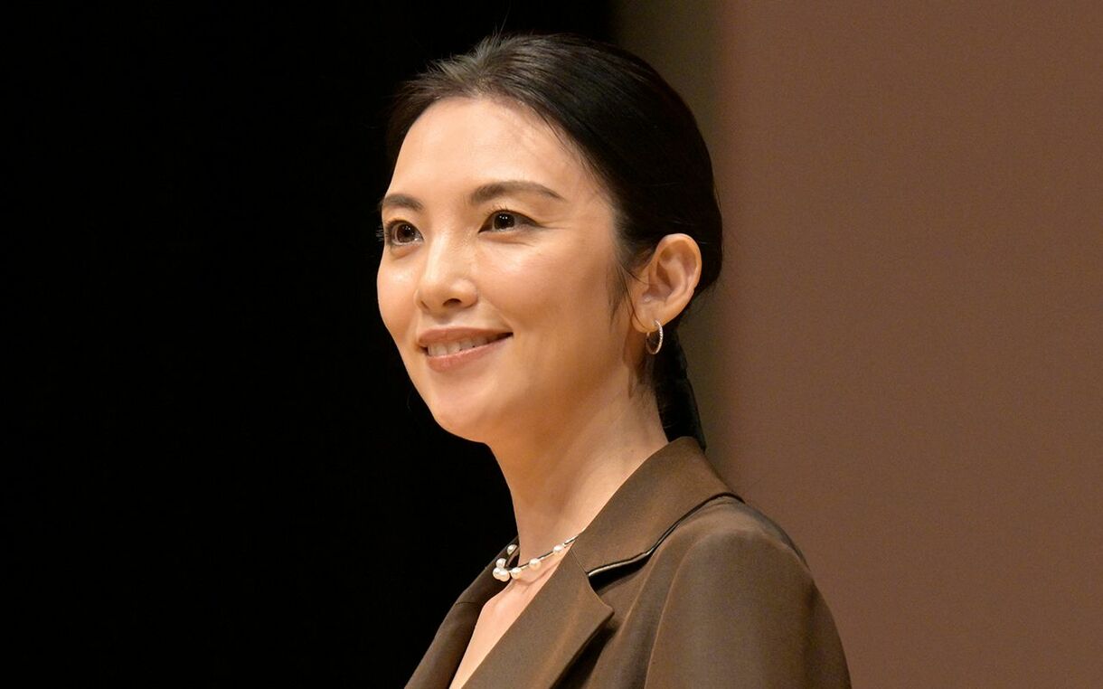 「突っ走る恋愛もある」有名俳優との半同棲…田中麗奈(45)の「完熟の季節」 | 週刊文春