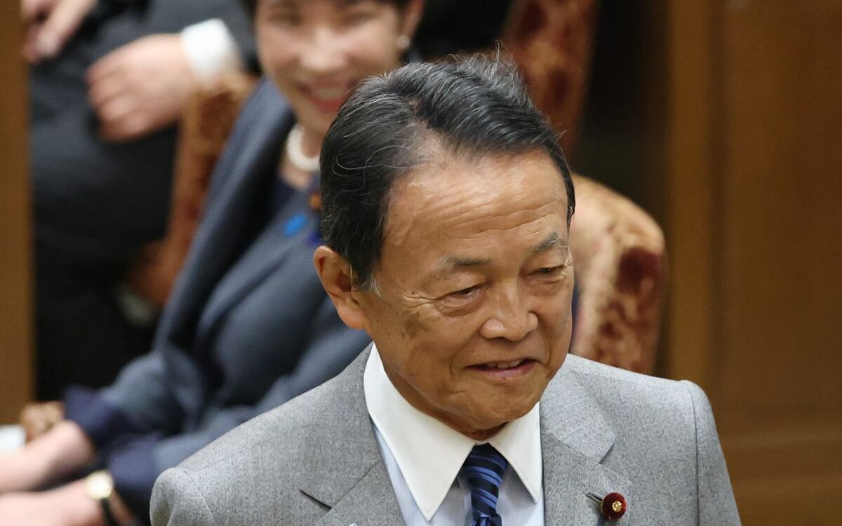 《妹は皇族、弟は8400億企業トップ》“令和の藤原氏”麻生太郎副総裁、皇室典範改正「裏工作」の実態とは? | 文春オンライン