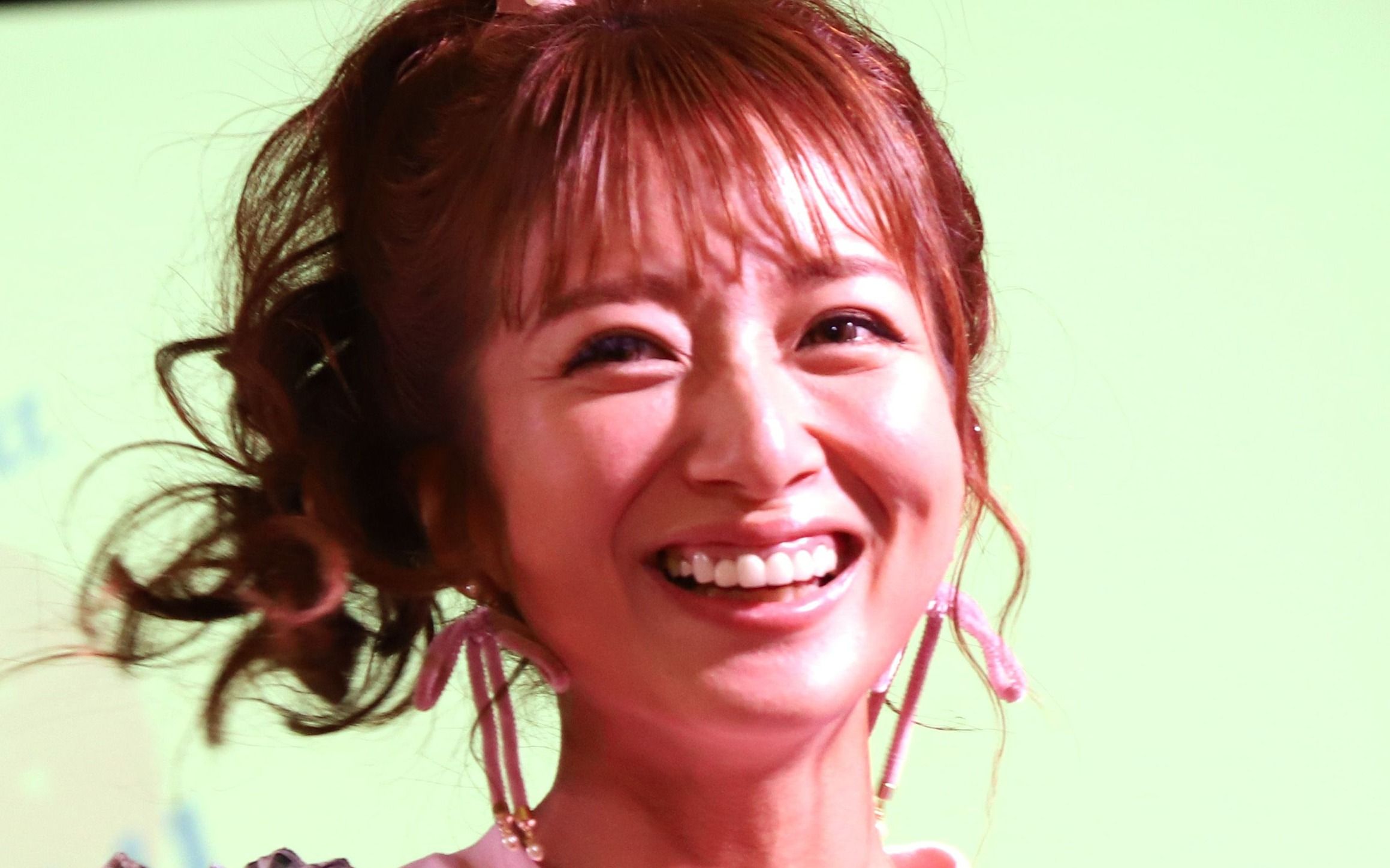 2ページ目)中1でデビュー→相方のスキャンダルで活動休止→19歳で妊娠