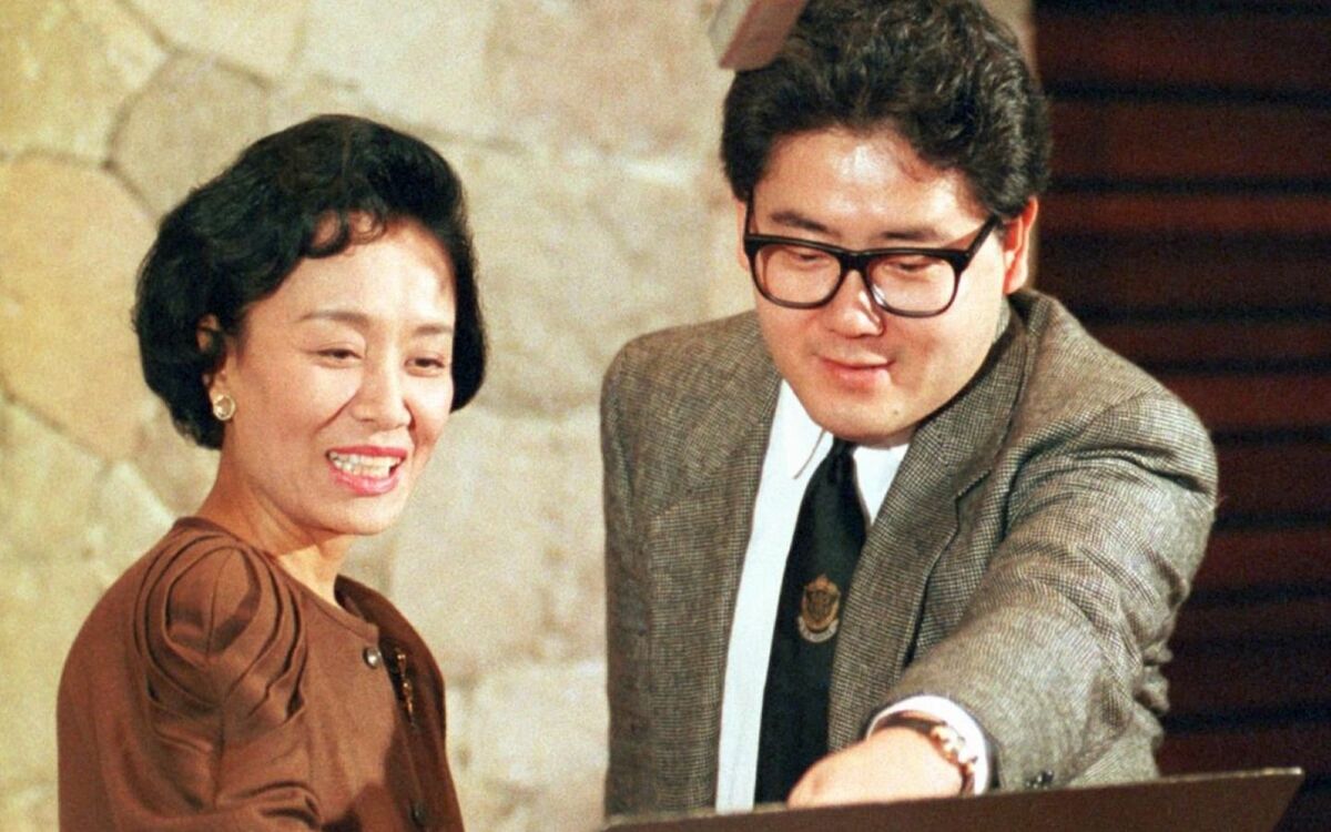秋元康62歳に 「なぜ若い女の子に共感される歌詞が書ける？」に