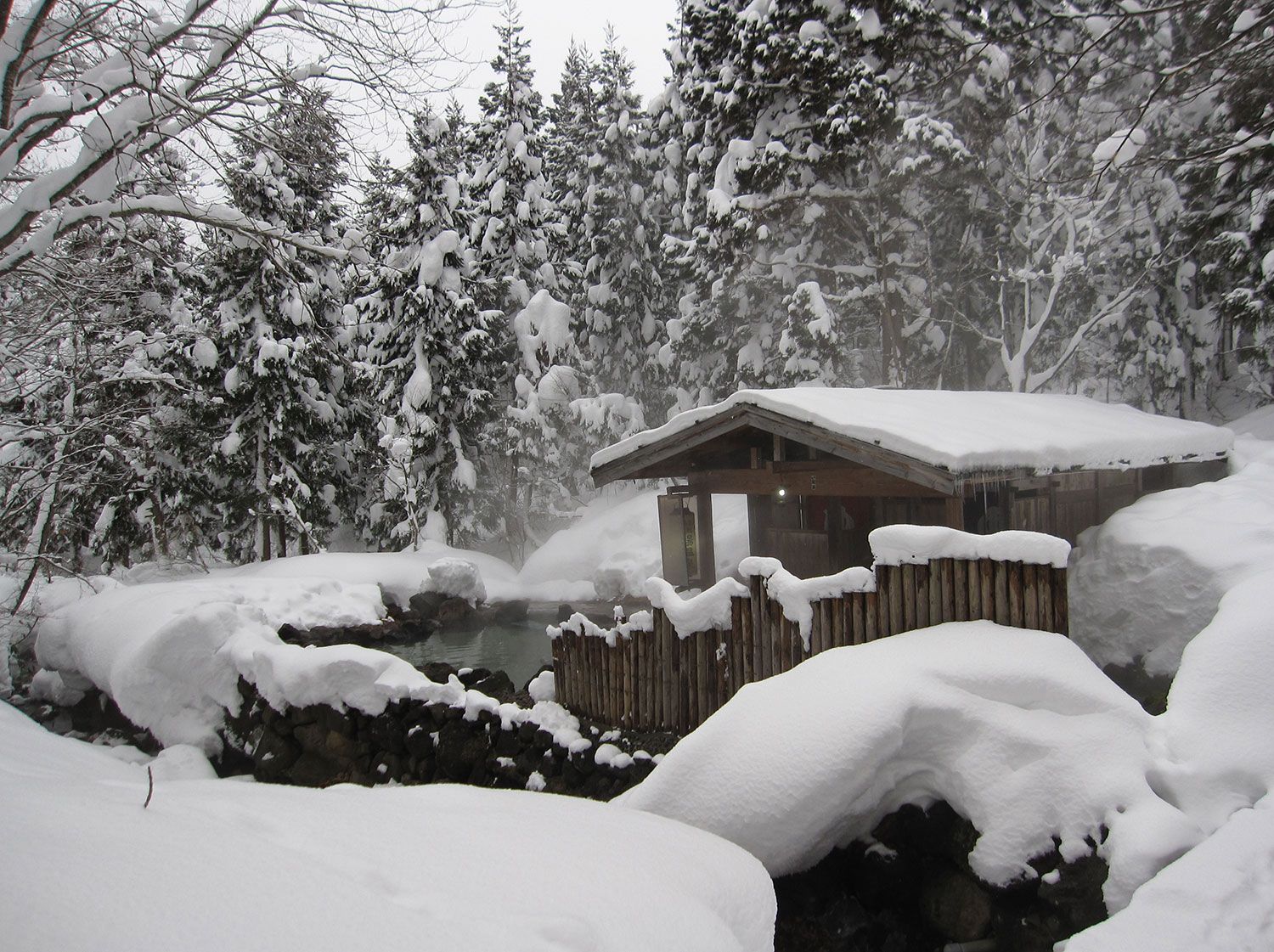 豪雪新潟のほっこり雪見風呂・松之山温泉「ひなの宿 ちとせ」 | NAVITIME Travel