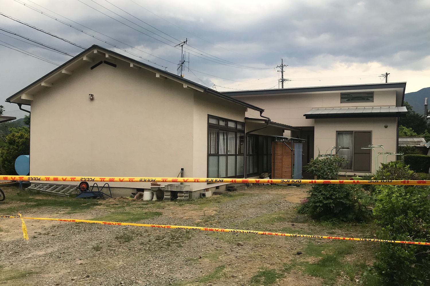 写真 1ページ目 長野3人死亡 姉弟を拳銃で殺したヤクザ 美魔女元妻 への異常な執着 文春オンライン