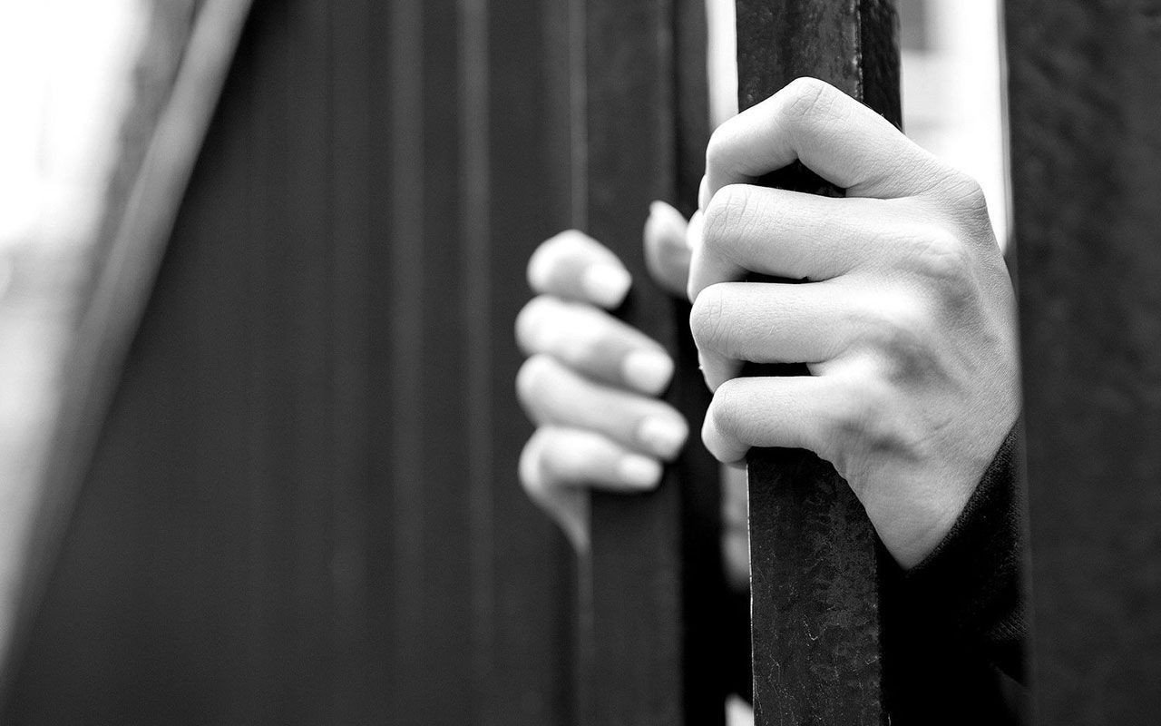 4ページ目 5分以内に爪を剥げ 監禁少女の脱走に激高した男はラジオペンチを手渡した 文春オンライン