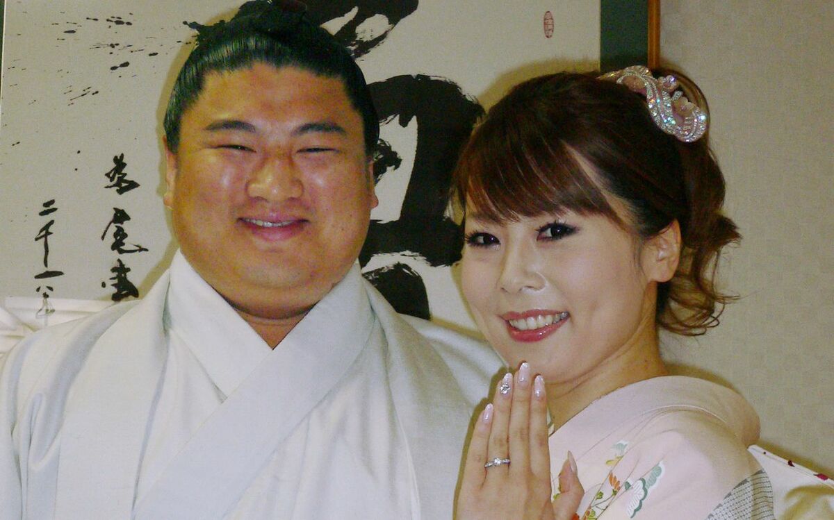 「ムヒ、目に入れたろか!」元関脇・嘉風のセレブ妻が“虐待逮捕”《長女が自ら被害を撮影》 | 文春オンライン