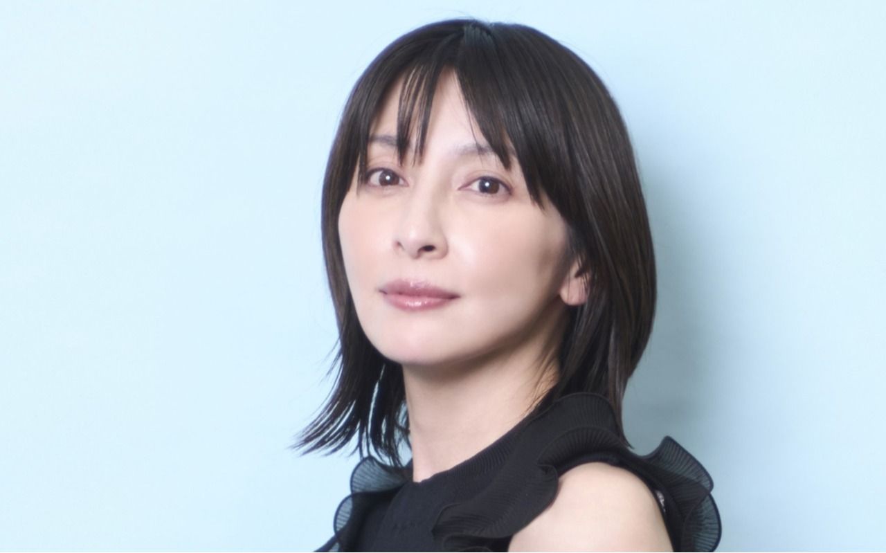 15年ぶり写真集で大胆な美背中やレオタード姿を披露…奥菜恵44歳が明かす“レッテルへの葛藤”「すごく苦しかった」 | 文春オンライン