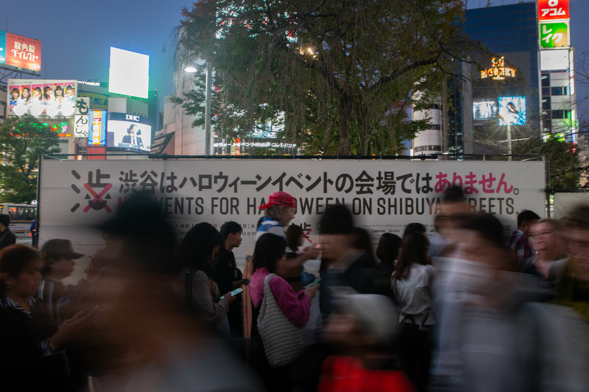 写真]〈写真多数〉渋谷だけじゃない…「こっちは無法地帯やなー！」「あっちがダメなんで来ました」“歌舞伎町ハロウィン”のリアル | 文春オンライン