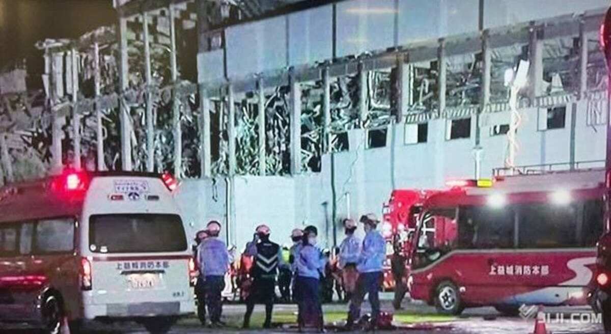 熊本県で震度7の揺れ イオンモールで爆発が発生、2階は崩落、外壁