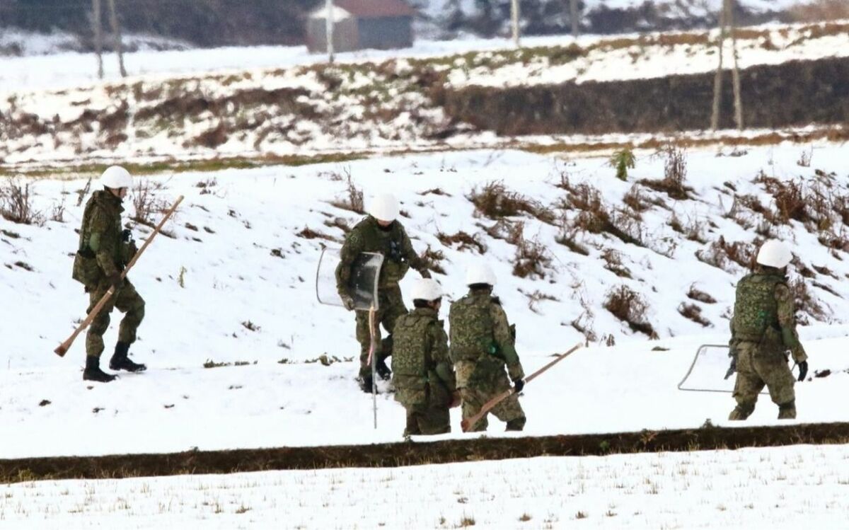 「信じられへん光景や…」クマ被害頻発の秋田で不肖・宮嶋が密着撮！ “クマに立ち向かう自衛隊員”の涙なしには見られない勇姿 | 文春オンライン