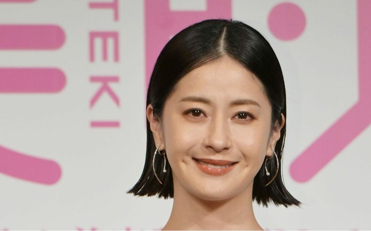 「“非常に色気のある”と評価して頂き…」2クール連続主演、松本若菜（40）が明かす「セクシー写真集と暗黒時代の経験」 | 文春オンライン