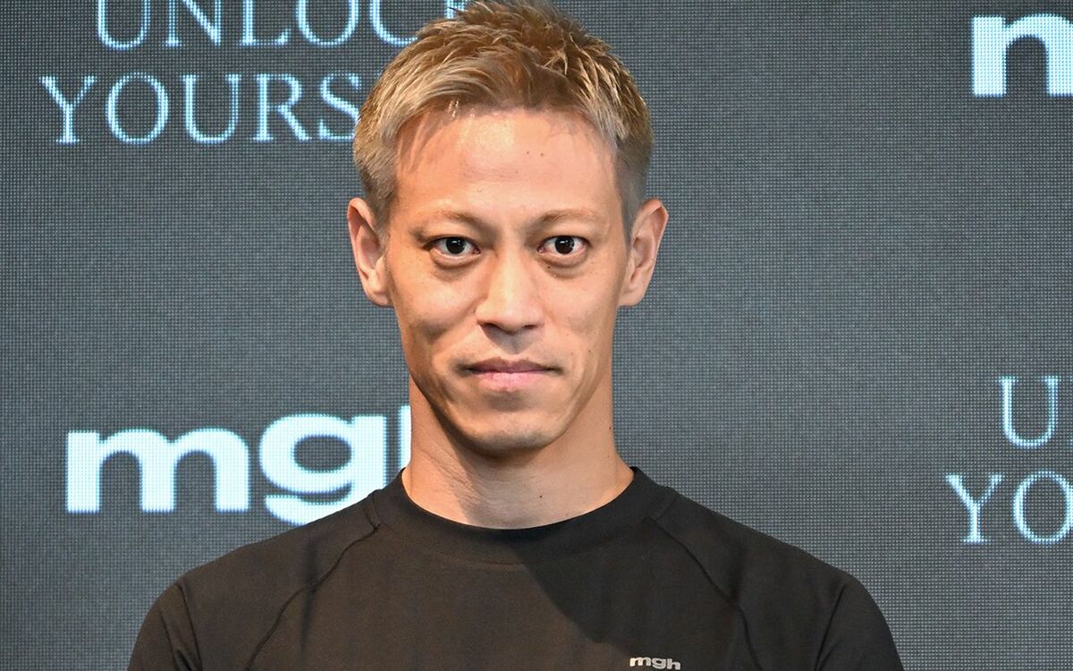 本田圭佑の“視聴率37%”名解説はスナックで生まれた!? スナック事業に「イケイケドンドン投資」をするワケ | 文春オンライン
