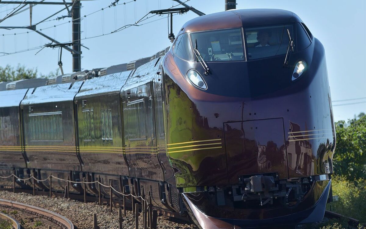 お召し列車用のハイグレード電車「なごみ」に乗ってみた | 文春オンライン