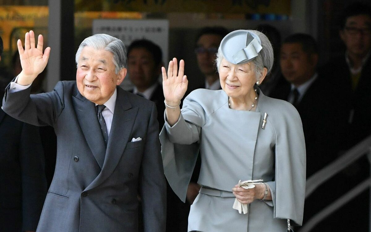 2ページ目)伊勢神宮ご参拝 天皇陛下と美智子さまがわかれて