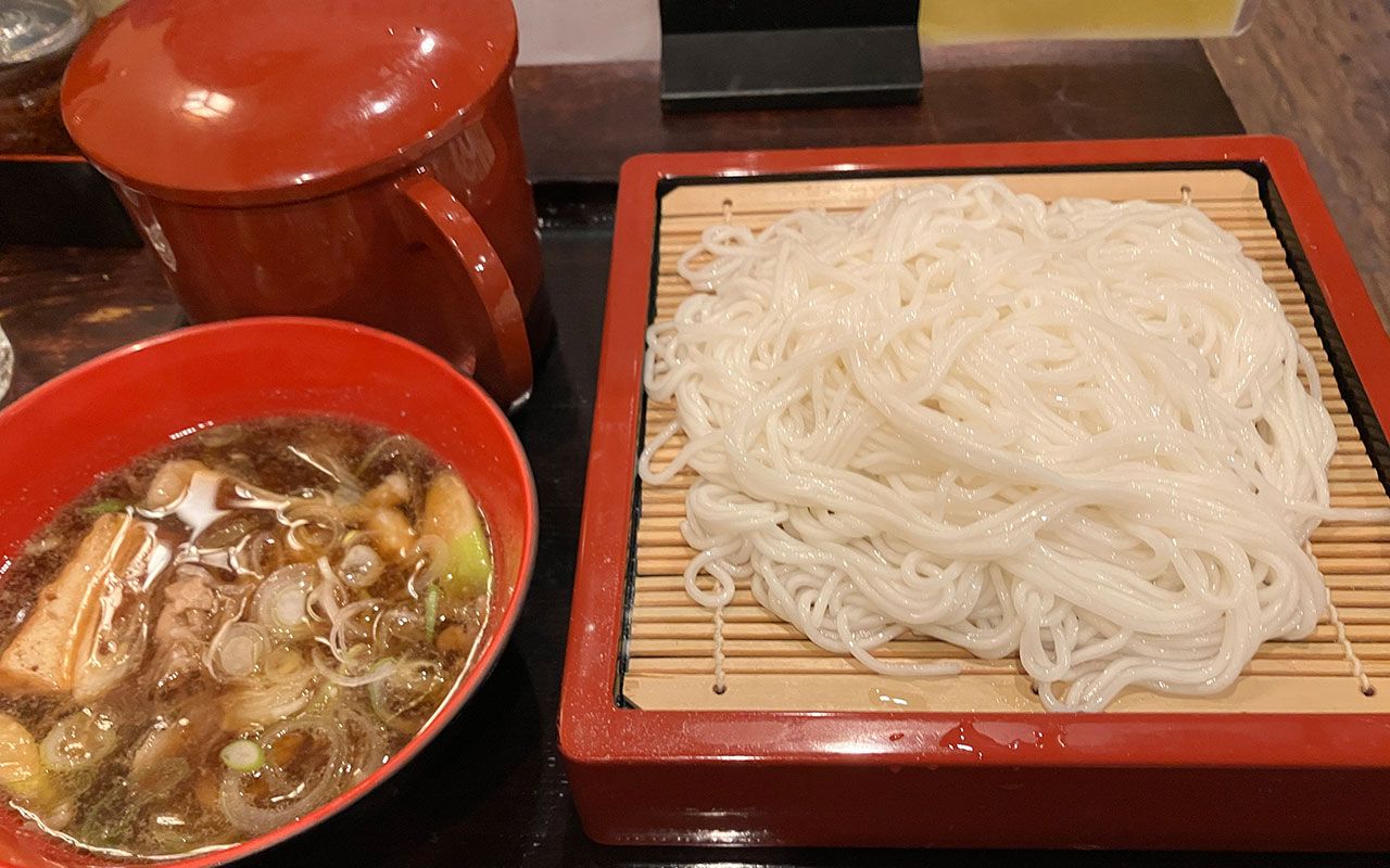 日暮里のそば打ち名人”が生み出した「純白の米麺」を豚バラたっぷりの