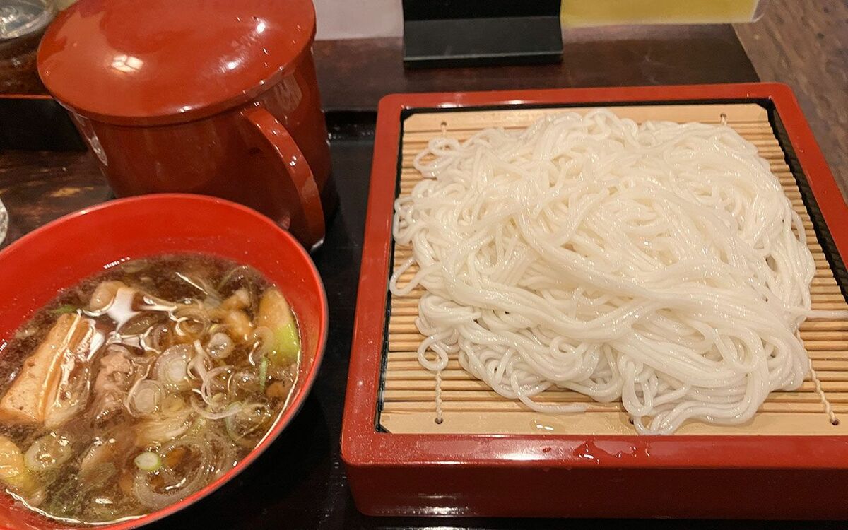 2ページ目)“日暮里のそば打ち名人”が生み出した「純白の米麺」を豚バラ