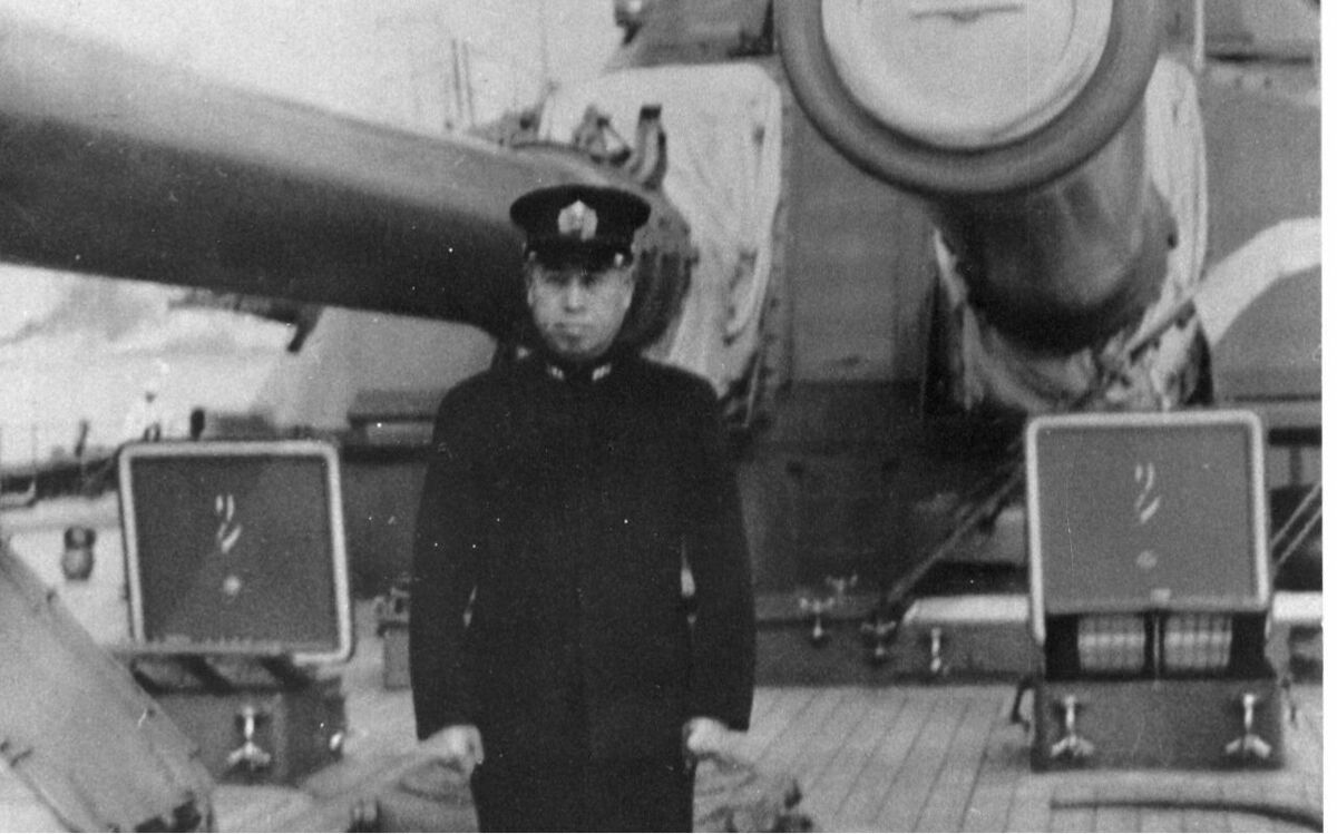 《海軍中枢のドロドロ権力闘争》「あれでは困るからクビにしてくれ」…山本五十六の戦死で“更迭”を免れた変人参謀が、戦後にこっそり消し去った“不都合な記録”の内容とは | 文春オンライン