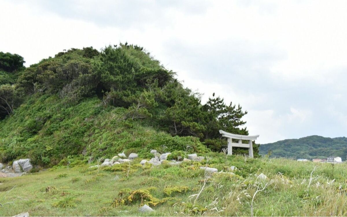 なぜ田んぼの石の下から国宝が…? 教科書でおなじみ「漢委奴国王」の金印、発見地・志賀島を訪れてわかった教科書にはのらない“裏の歴史”《日本軍はその首を片っ端からはねてしまった》 | 文春オンライン