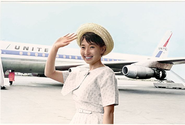 【超希少】・【当選品】ザ・ベストテン 記念写真 松田聖子 初出演時／久米宏 写真]「飛行機を遅らせてください！」松田聖子の初ランクインで“羽田の