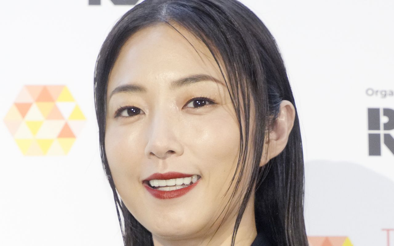 《「美容のカリスマ」に疑問噴出》MEGUMI（43）さん、キレイはこれでつくれますか？「“真皮層に届く”は間違い」「指導対象になり得る」