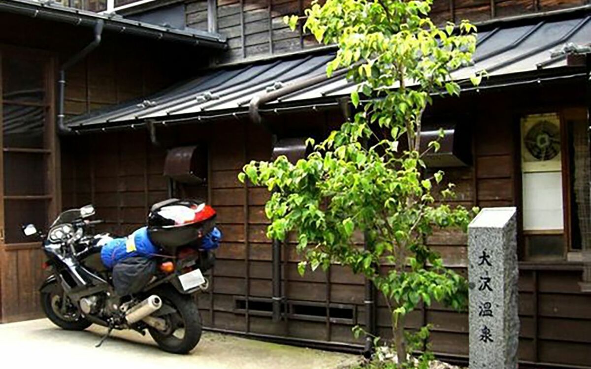 温泉に地元の若い女性が入ってきてどぎまぎしたことも…「2～3日泊まっ