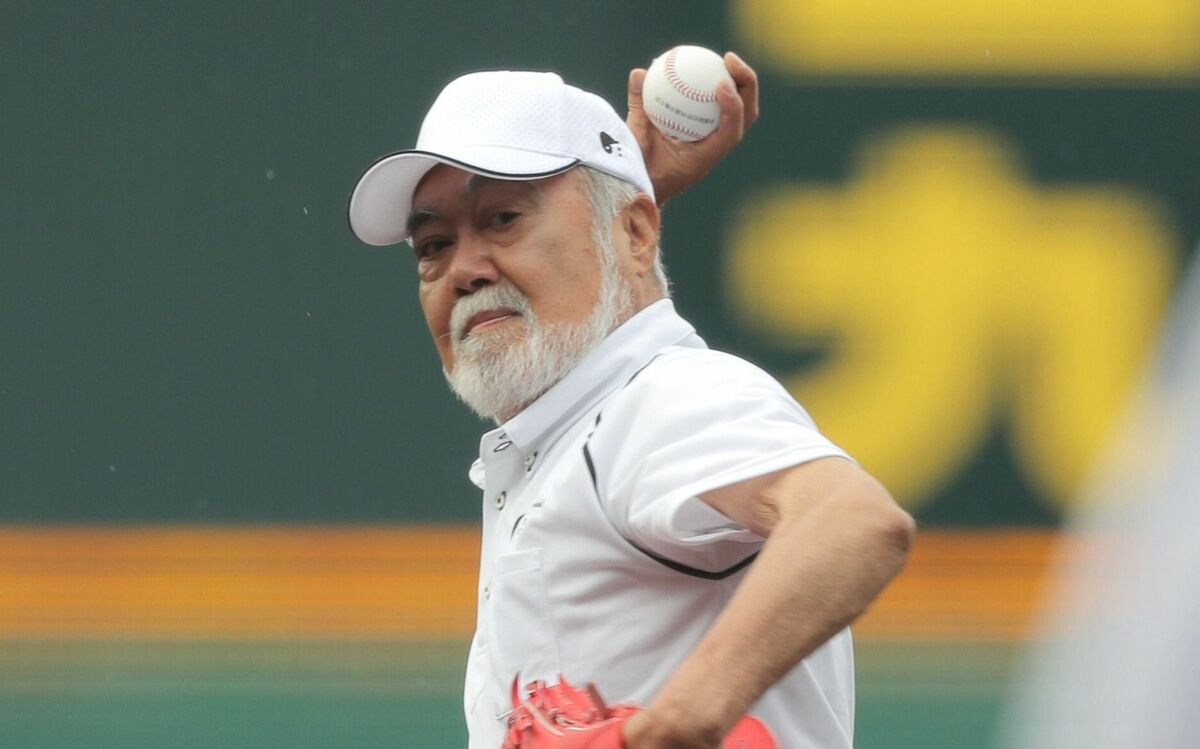 71歳のときに330球投げた男・安仁屋宗八さん 心配するカープファンを 71歳のときに330球投げた男・安仁屋宗八さん 心配するカープファンを