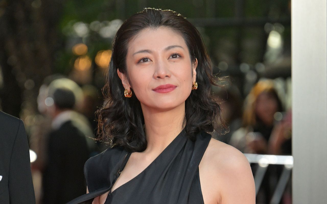 下着の中に手を入れられる大胆な濡れ場、役作りのため7キロ減量も…『あんぱん』『国宝』瀧内公美（35）を世に知らしめた「迫真の演技」 | 文春オンライン