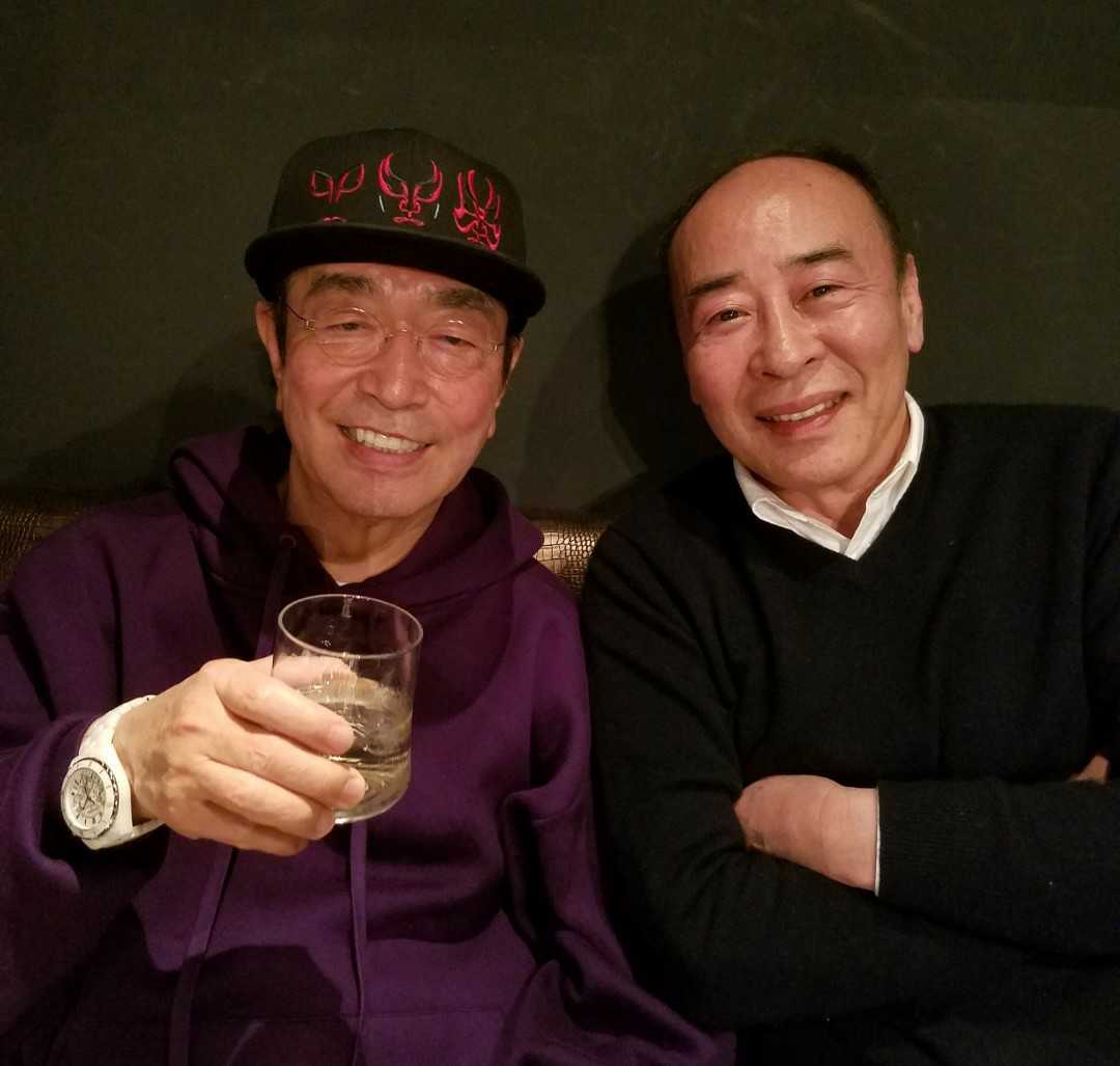 写真 2ページ目 志村けんさん死去 タバコは止めていた コロナ入院のひと月前 ヘビースモーカーの志村けんが漏らしていた健康不安 モト冬樹が語った 文春オンライン