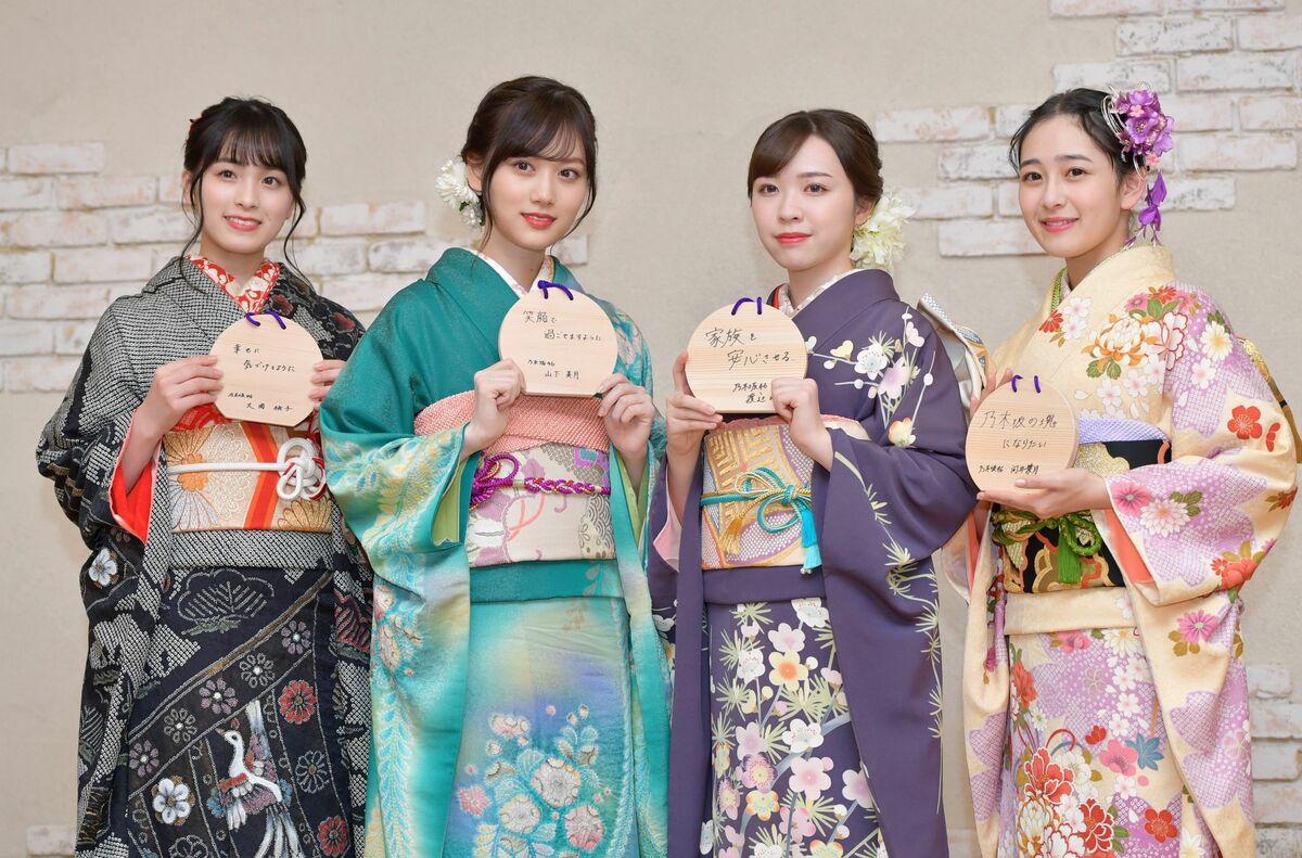 宅配便配送 渡辺みり愛 成人式 集合写真 山下美月 向井葉月 渡辺みり愛