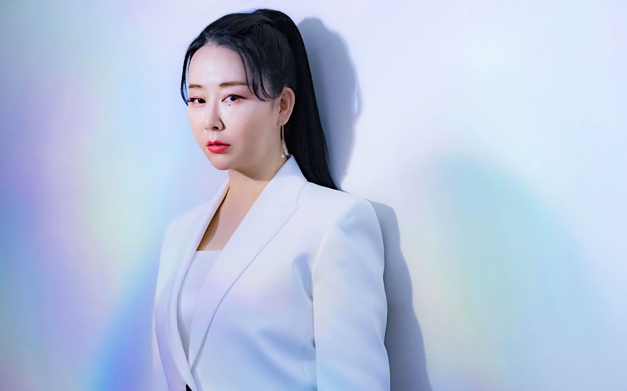 東村アキコ「いつも同じタイプの顔を好きになる」 洗濯物を畳みながら