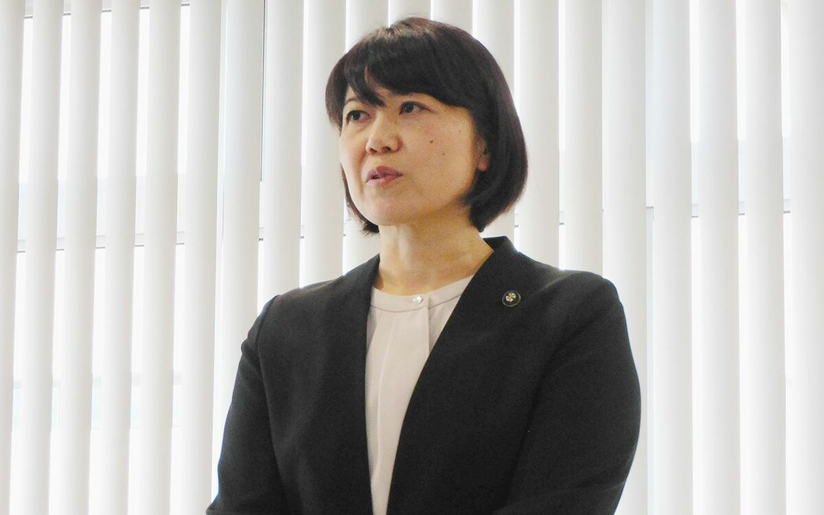 “ラブホ密会”小川晶・前橋市長（42）の同級生たちが語る“活発すぎた”少女時代「男から何度蹴り倒されても立ち上がる」「カラオケ店で男子といっしょに…」 | 文春オンライン