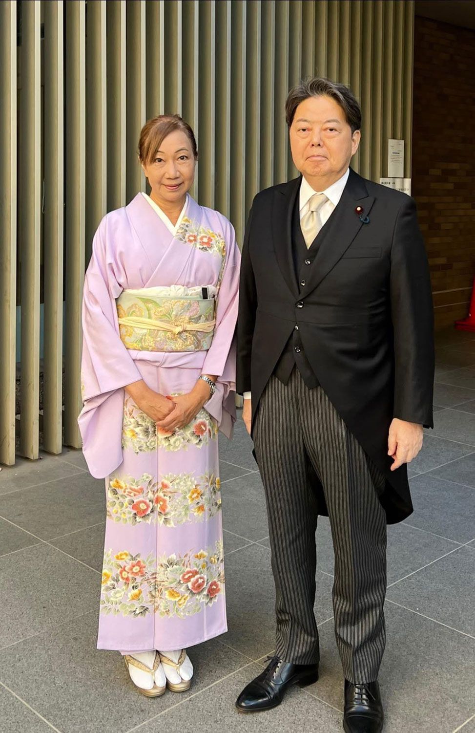 林 芳正 妻