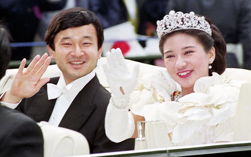 写真](3ページ目)「美智子さまの手を握り、涙を流された」雅子さまが