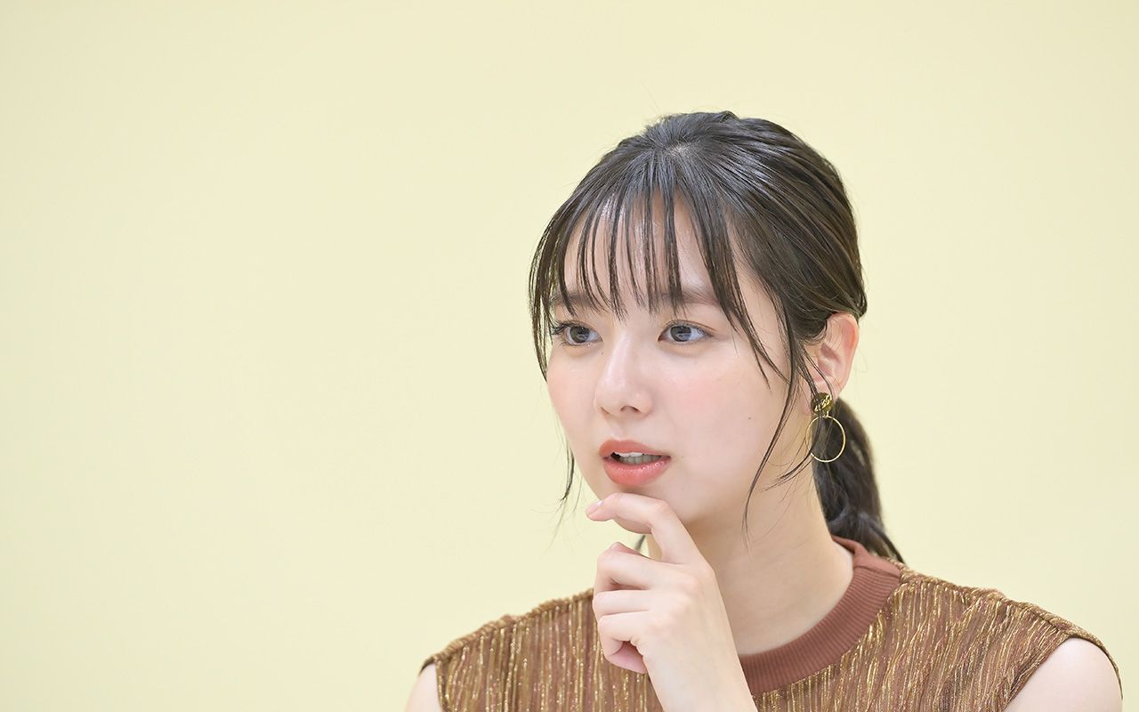 新川優愛が明かす ロケバス婚 秘話 彼と出会ったのは Seventeen の現場 家事は出来る方がやってます 文春オンライン