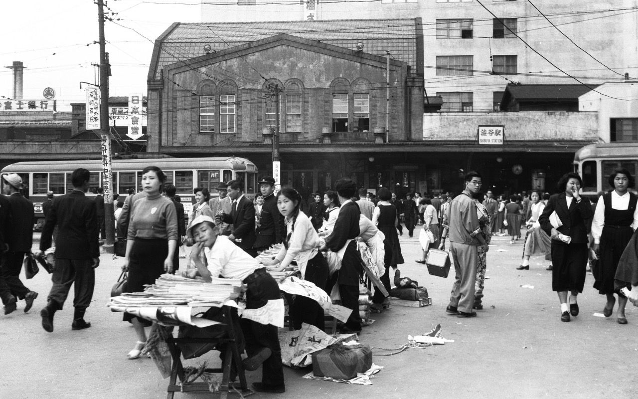 ここか 70年前の渋谷駅前 写真をもとに路面電車のいた風景を特定する 文春オンライン