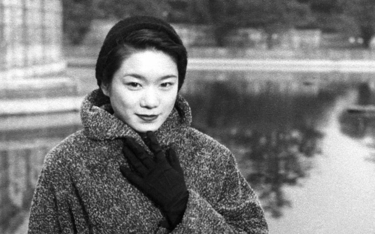 文春文庫」の向田邦子作品が、没後45年の特別オビに模様替え。オン